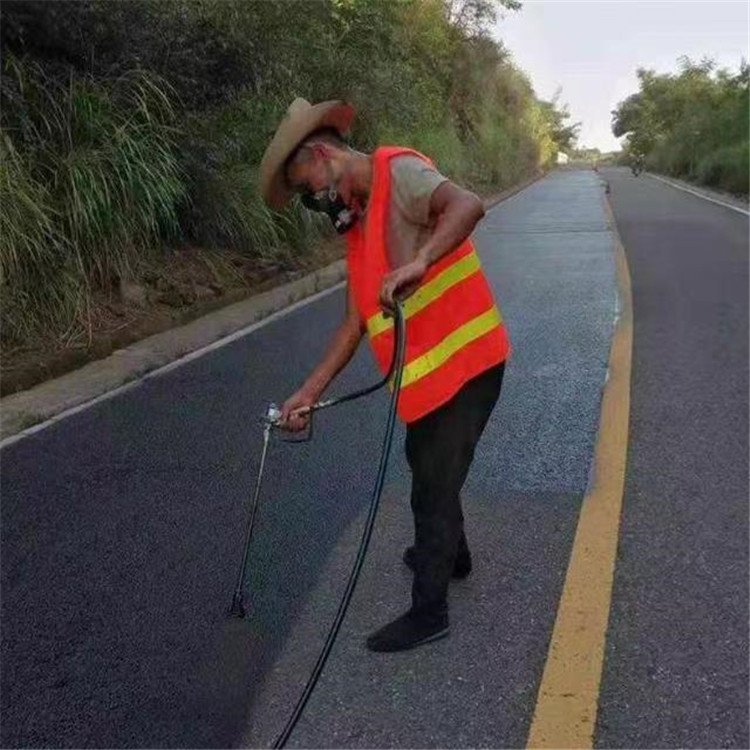 潮州 彩色防滑路面的底涂是保障路面附着力