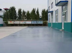潮州彩色路面喷涂翻新的材料对冬季